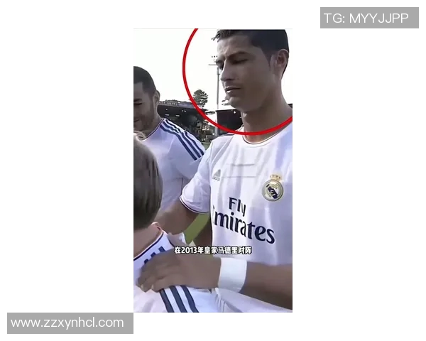 球迷疯狂冲入赛场夺走C罗球衣引发热议的奇葩事件